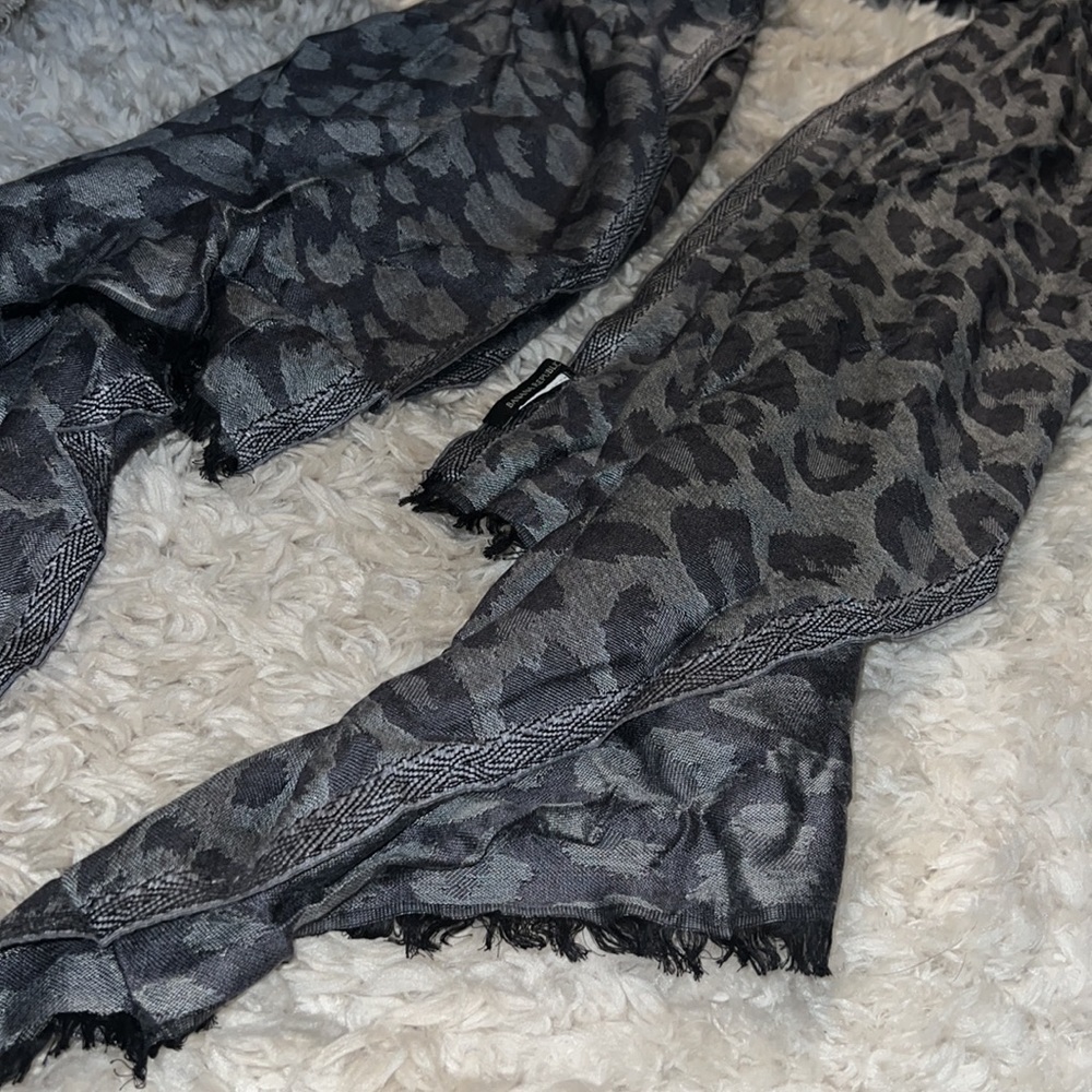 NWOT leopard scarf - Picture 4 of 4